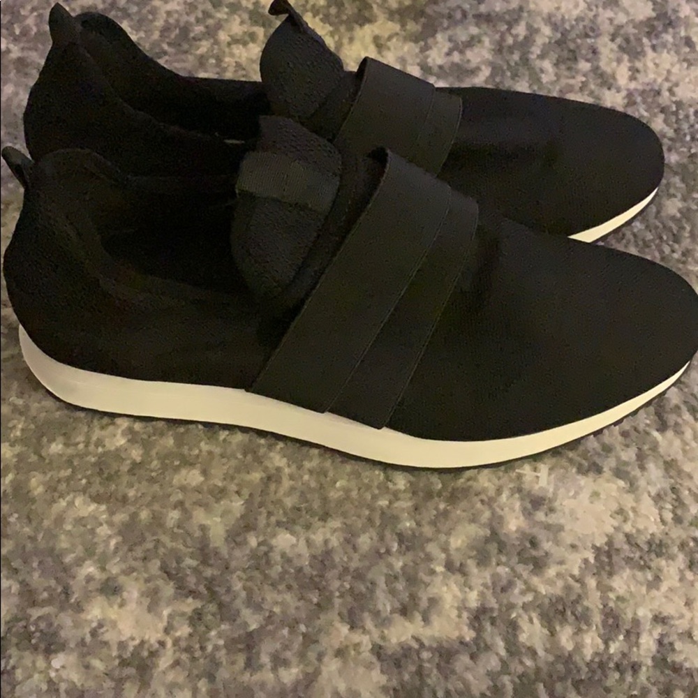 Brand new Steve Madden slip on sneaker